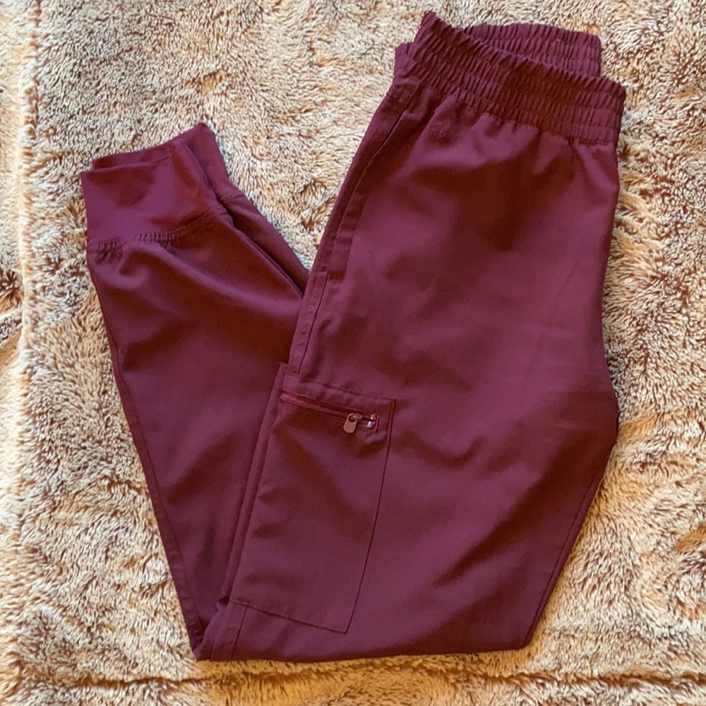 Women’s scrub joggers
